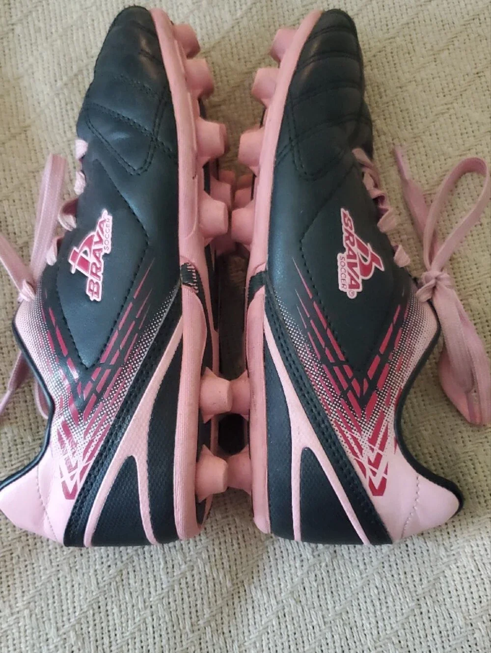 Brava Soccer Cleats Girl Size 3 Pink And Black
